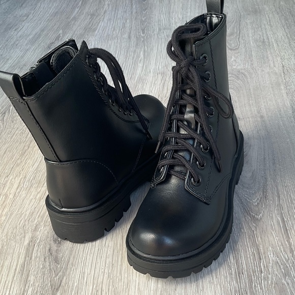 Black lace up combat style boots. Firm style by Soda TTS - Picture 3 of 4